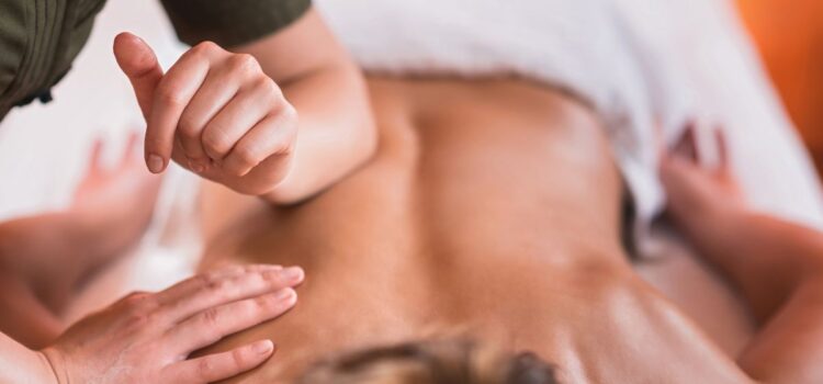 Massoterapia lombare, per ridurre il mal di schiena massoterapia lombare